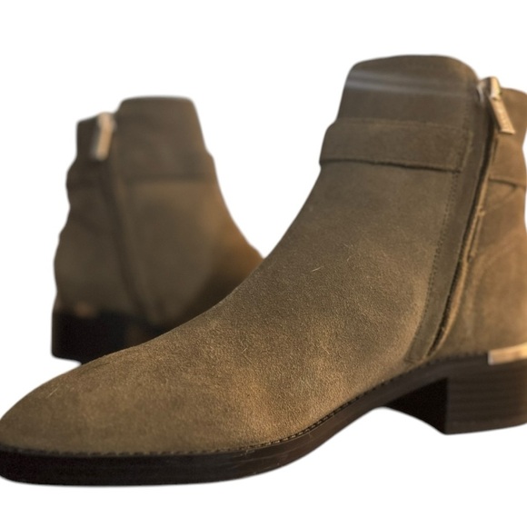 Calvin Klein Tan Suede Ankle Booties Metal Hardware Wrapped Strap Block Heel - Picture 2 of 5